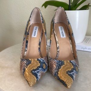 Beautiful Steve Madden pumps! Worn once